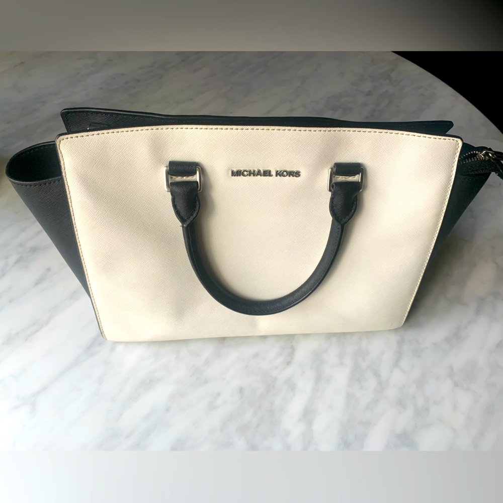 Michael Kors Saffiano Logo Handel Bag